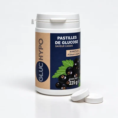 Pot de 50 pastilles de glucose cassis Gluc Hypo avec deux pastilles blanches devant