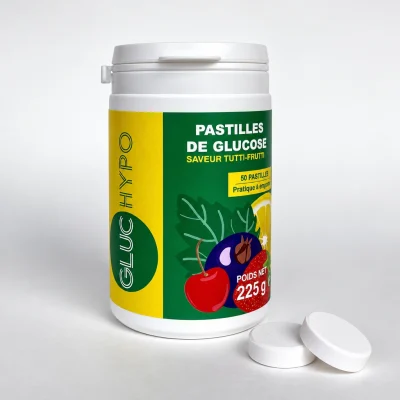 Pot de 50 pastilles de glucose tutti-frutti Gluc Hypo avec deux pastilles blanches devant